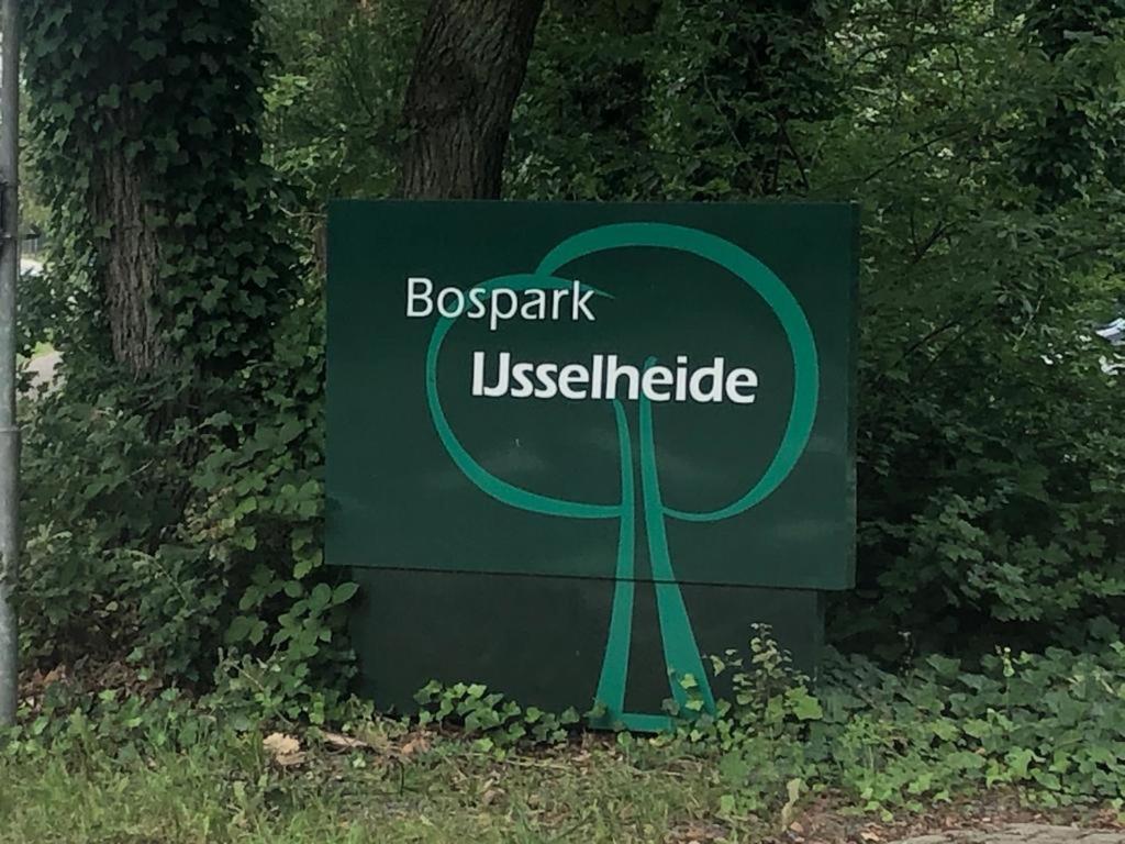 Вилла Vrijstaand Chalet In Bospark Hattemerbroek Экстерьер фото